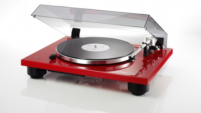 Thorens-TD206_rot_V01_AdobeRGB_jpg300-1-666x375