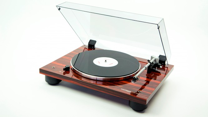 Thorens-TD240_beechwood1_jpg300-2-666x375